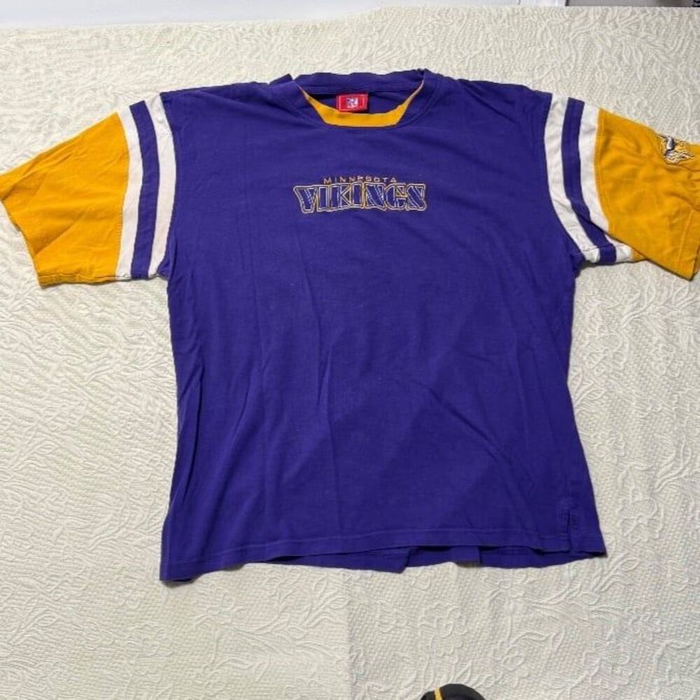 Vintage Minnesota Vikings NFL Team Apparel Colorblock Logo T-Shirt Size XL